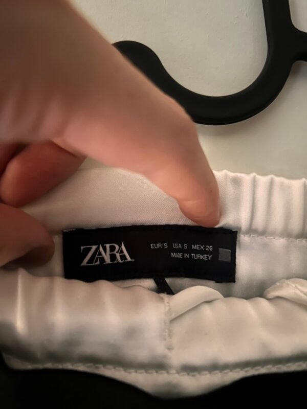ZARA Black Pants – Stylish & Versatile - 画像 (2)